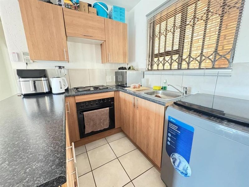 Apartment For Sale In Roodepoort - Photo 6