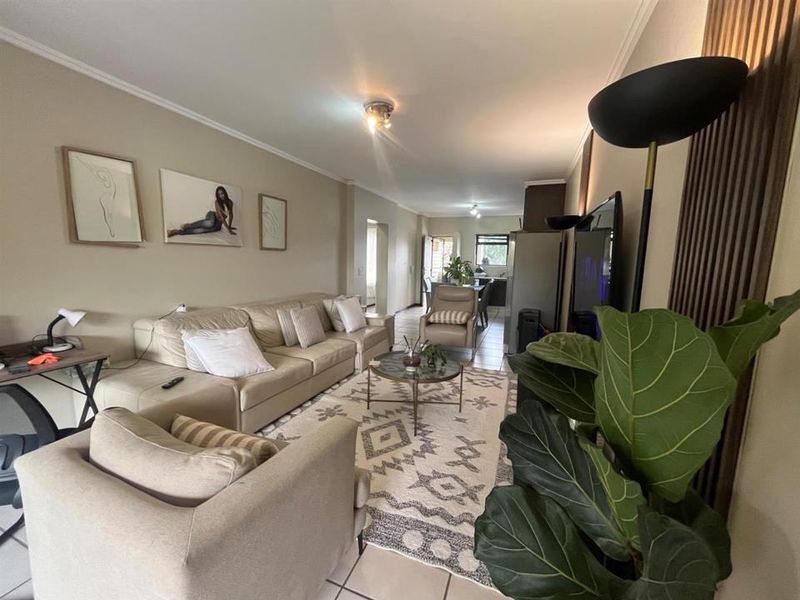 Apartment For Sale In Sandton - Photo 1