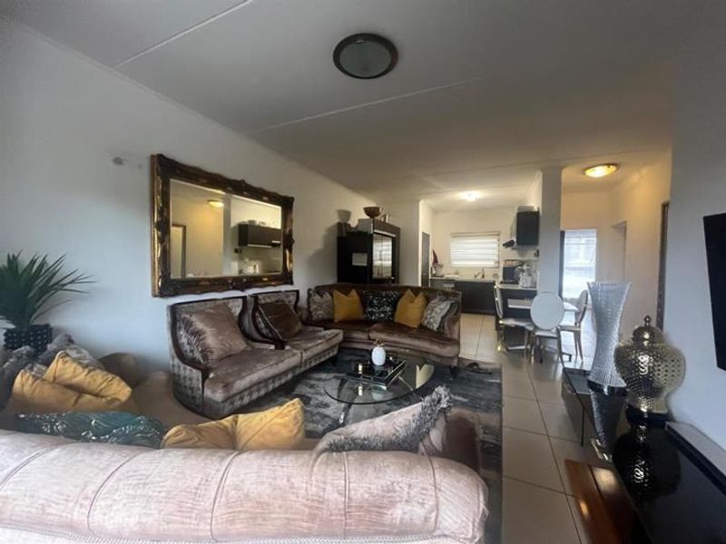 Apartment For Sale In Sandton - Photo 3