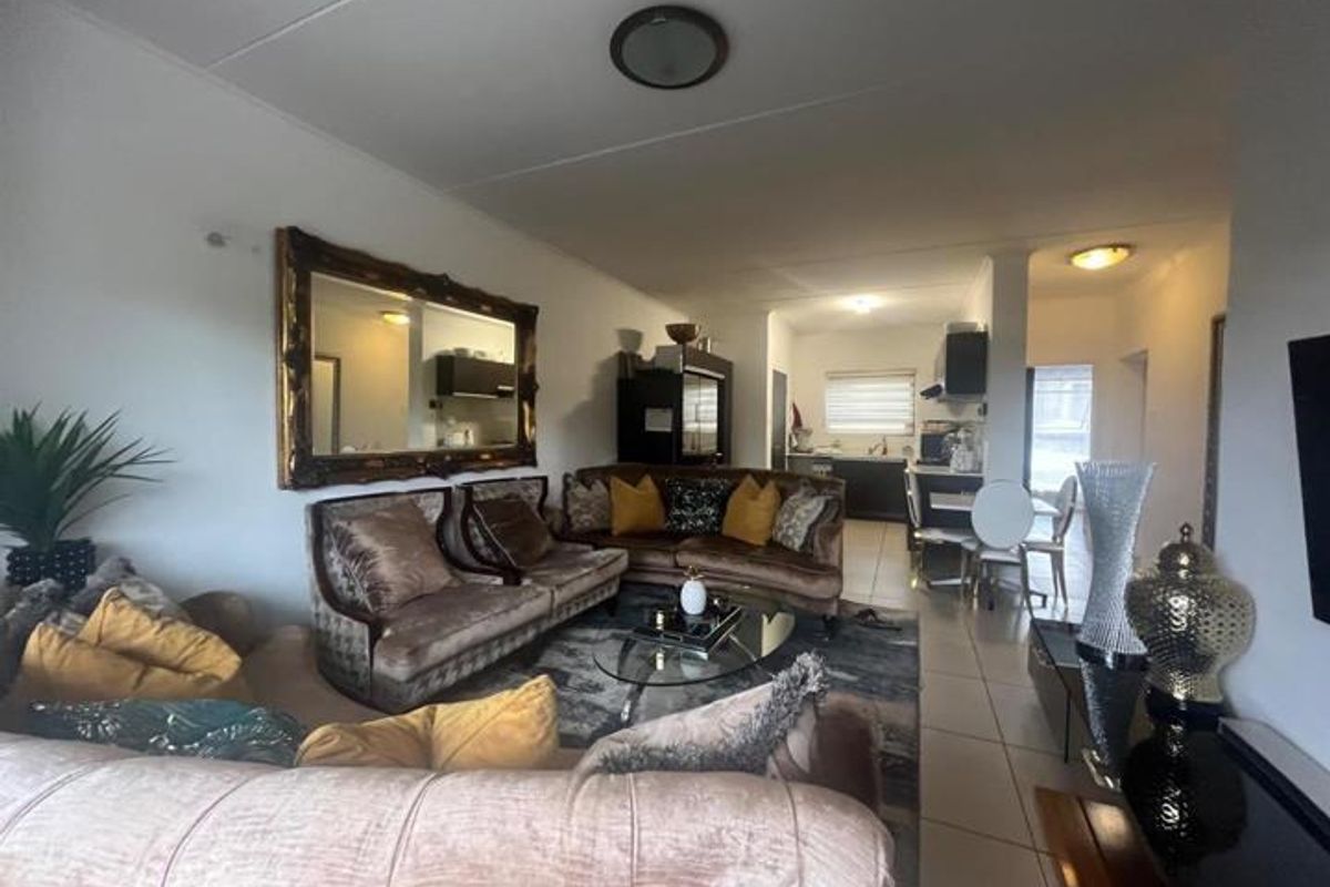Apartment For Sale In Sandton - Photo 3
