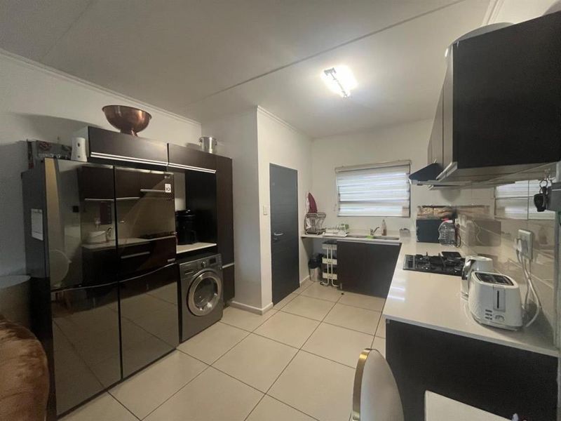 Apartment For Sale In Sandton - Photo 4