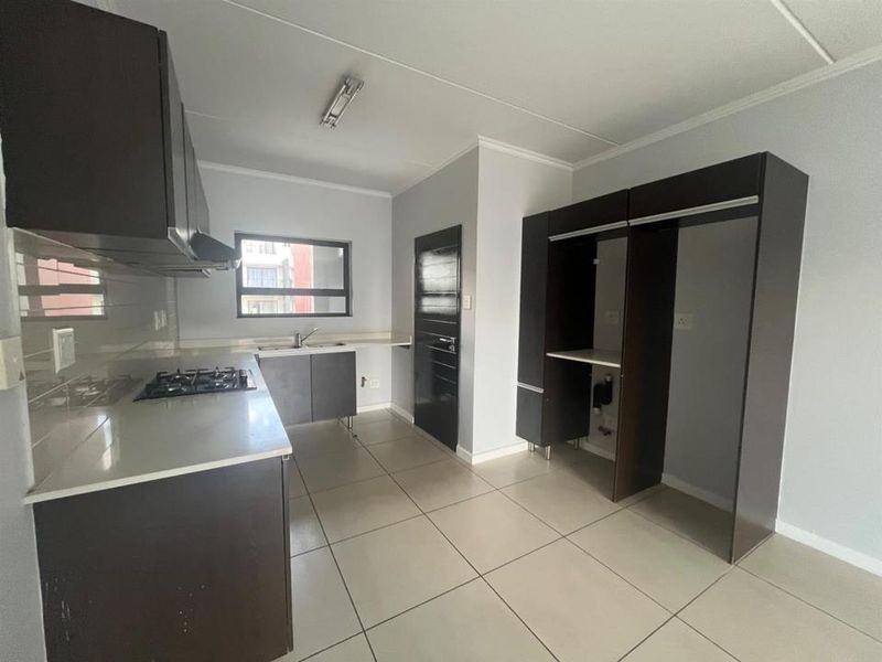 Apartment For Sale In Sandton - Photo 4