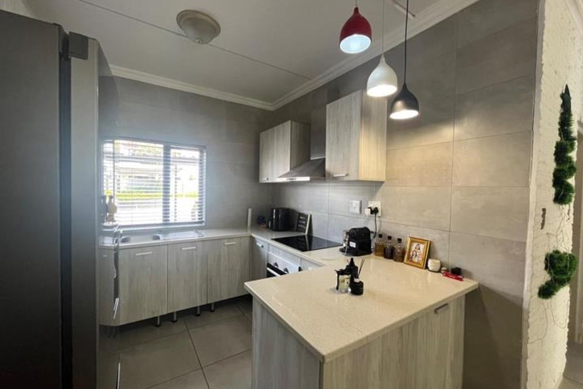 Apartment For Sale In Sandton - Photo 3