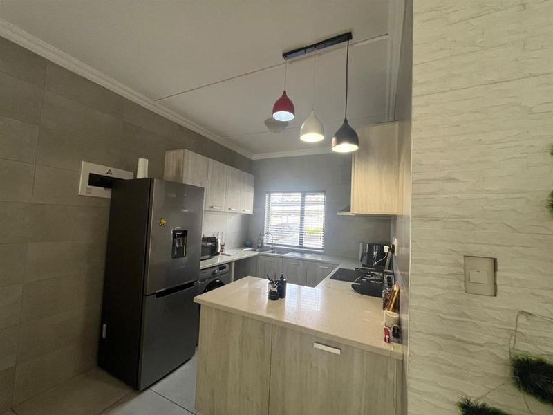 Apartment For Sale In Sandton - Photo 4