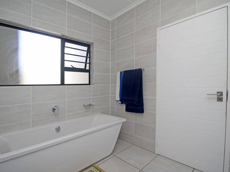 Apartment Rental Monthly In Midrand - Photo 8