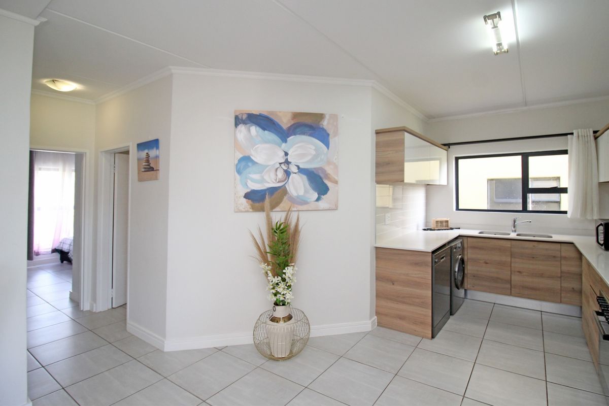 Apartment Rental Monthly In Midrand - Photo 4