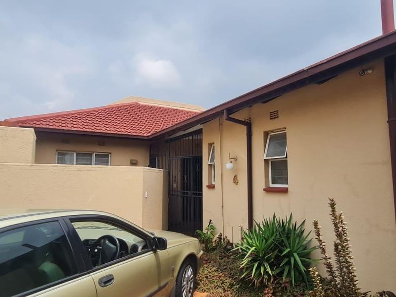 Apartment For Sale In Germiston - Photo 2