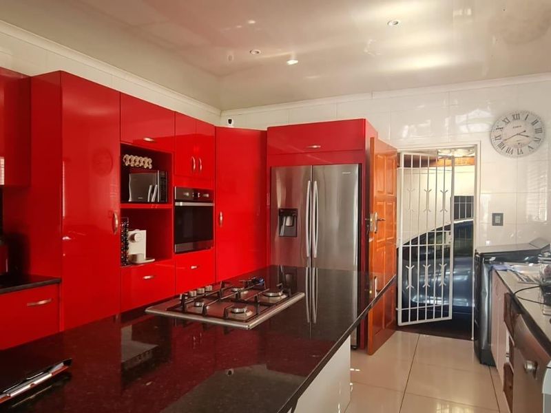Townhouse For Sale In Germiston - Photo 2