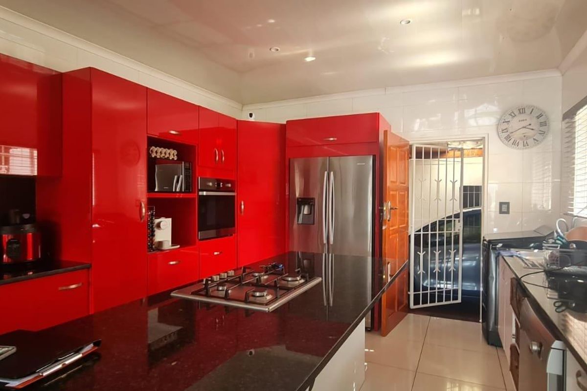 Townhouse For Sale In Germiston - Photo 2