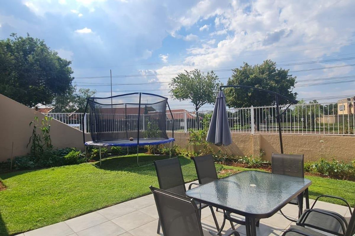Townhouse For Sale In Germiston - Photo 5