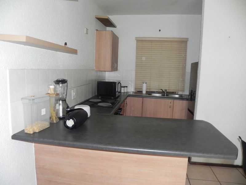 Apartment For Sale In Roodepoort - Photo 6