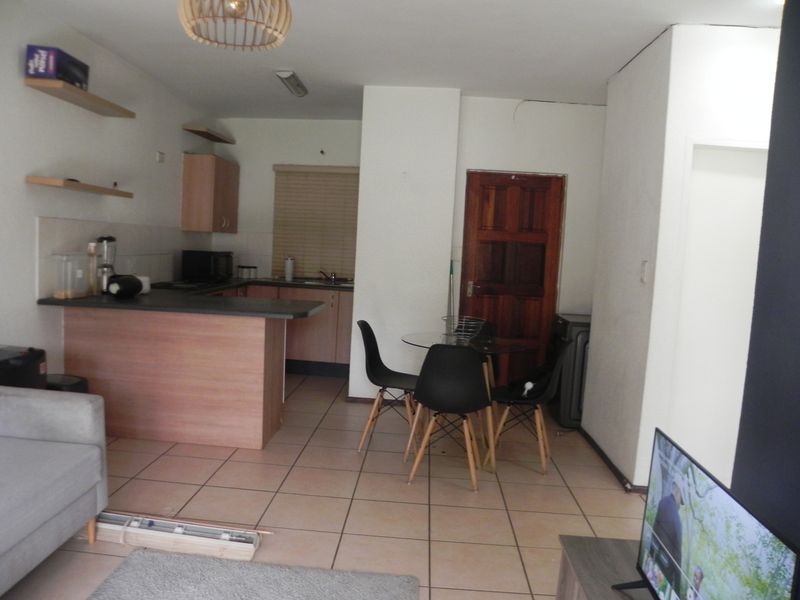 Apartment For Sale In Roodepoort - Photo 5