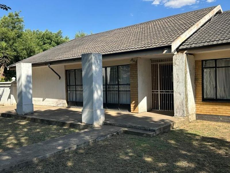 House For Sale In Vanderbijlpark - Photo 2