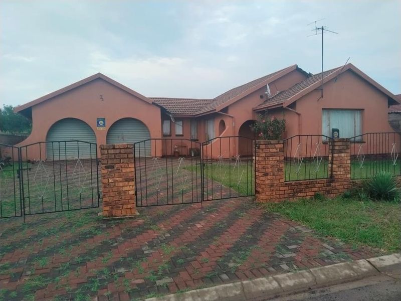 House For Sale In Sebokeng - Photo 1