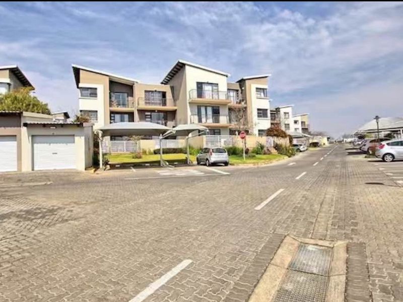 Apartment For Sale In Sandton - Photo 1