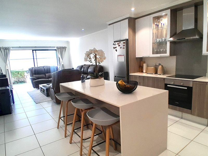 Apartment For Sale In Sandton - Photo 2