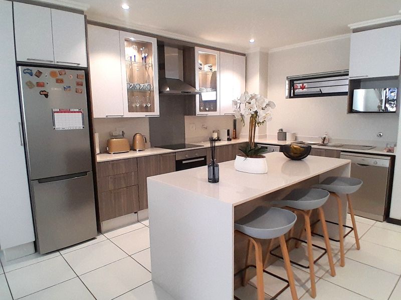 Apartment For Sale In Sandton - Photo 2