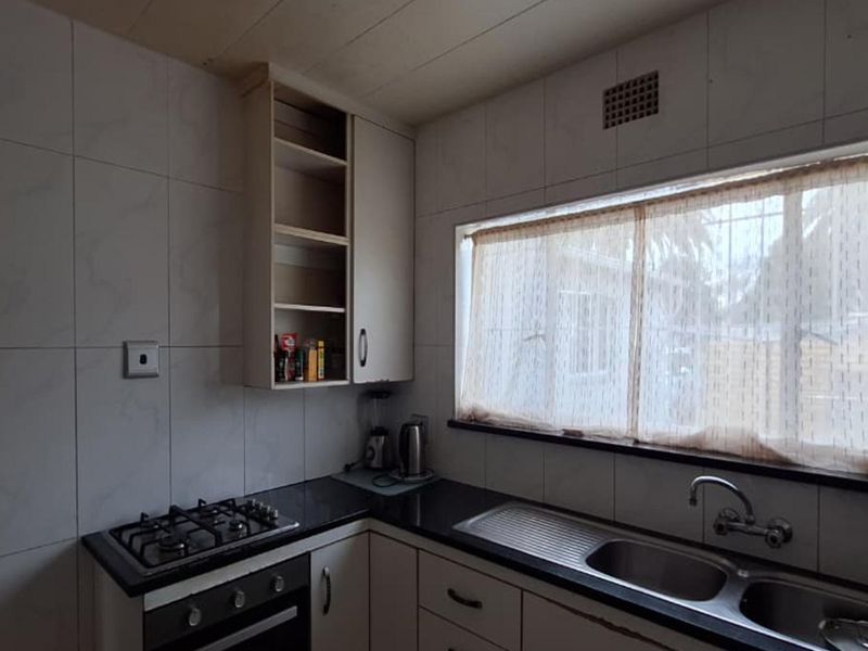 Townhouse For Sale In Benoni - Photo 9