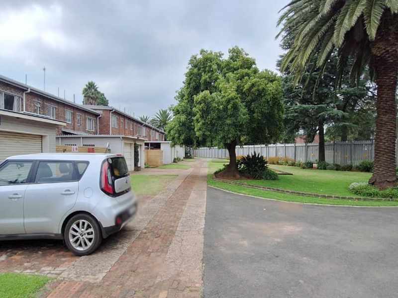Townhouse For Sale In Benoni - Photo 2