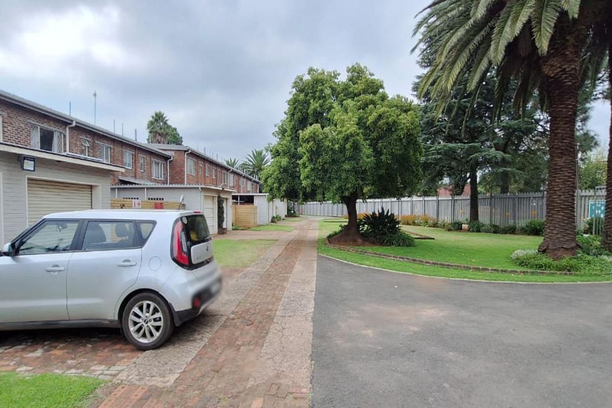 Townhouse For Sale In Benoni - Photo 2
