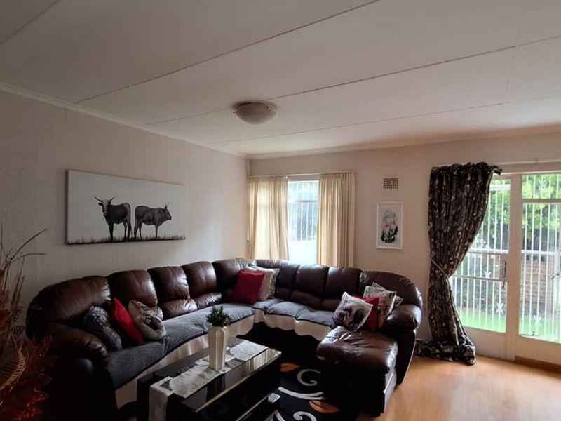 Townhouse For Sale In Benoni - Photo 4