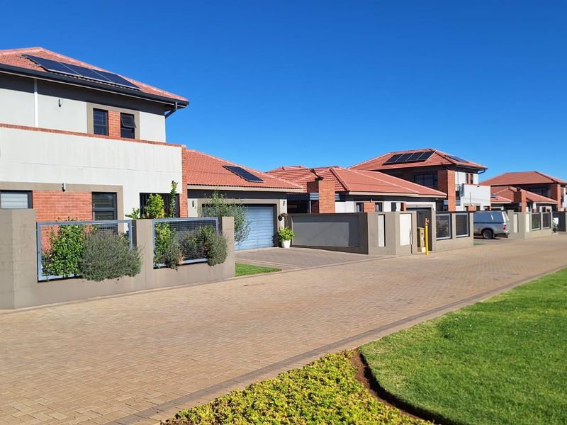 Townhouse For Sale In Bloemfontein - Photo 1