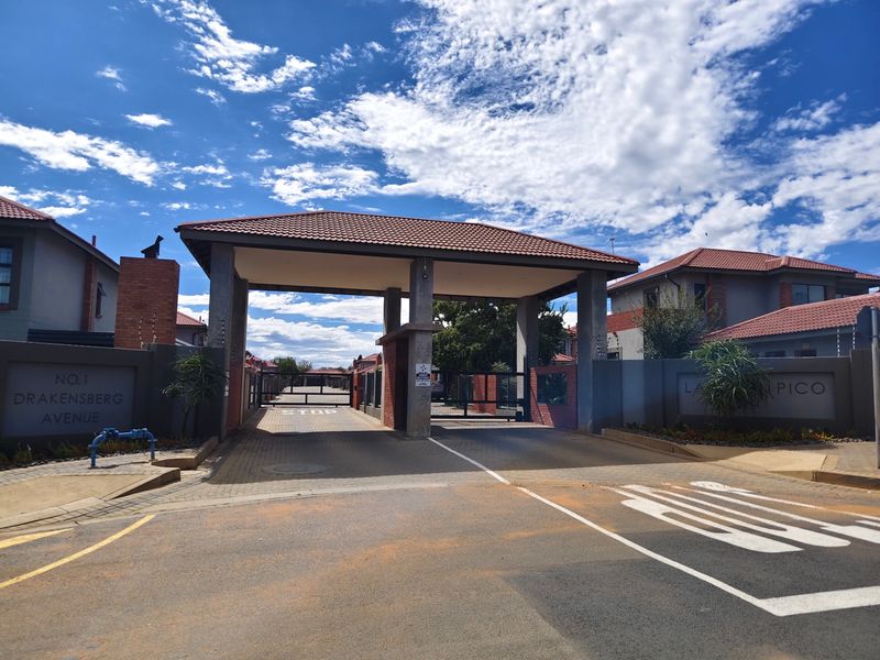 Townhouse For Sale In Bloemfontein - Photo 3