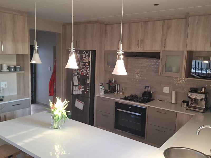 Townhouse For Sale In Bloemfontein - Photo 4