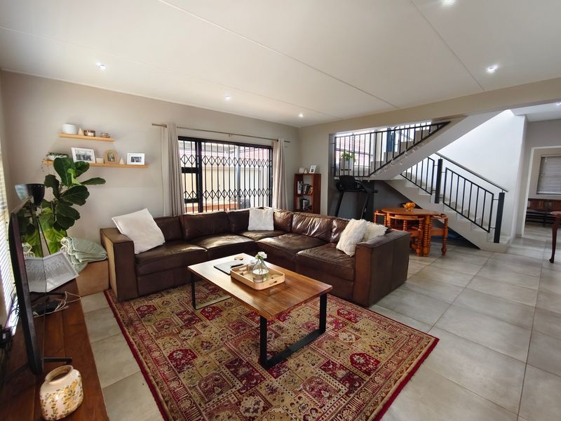 Townhouse For Sale In Bloemfontein - Photo 2