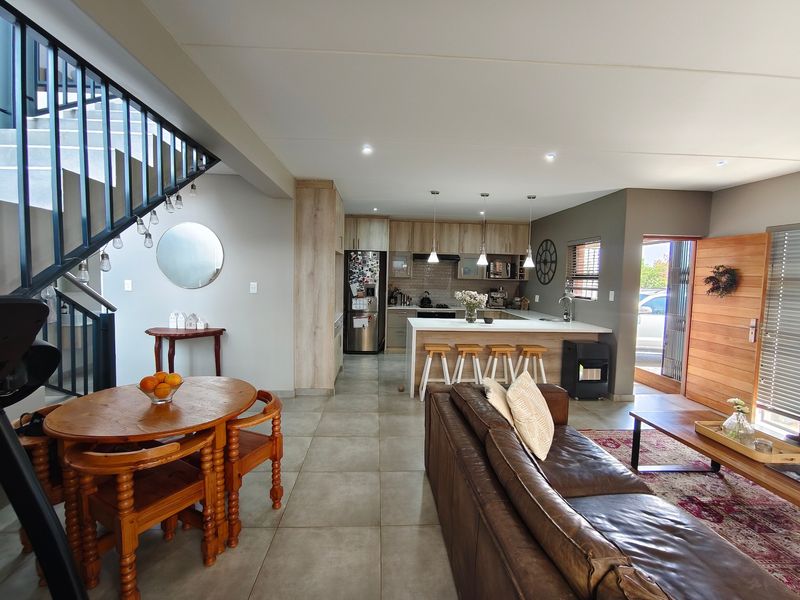 Townhouse For Sale In Bloemfontein - Photo 3