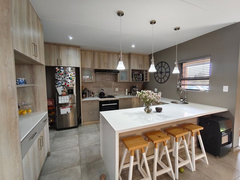 Townhouse For Sale In Bloemfontein - Photo 4
