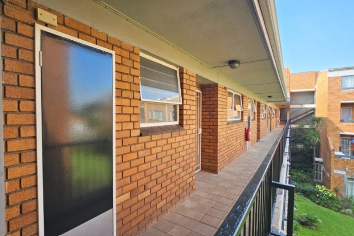 Apartment For Sale In Germiston - Photo 2