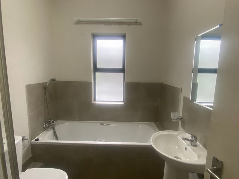 Apartment For Sale In Benoni - Photo 5