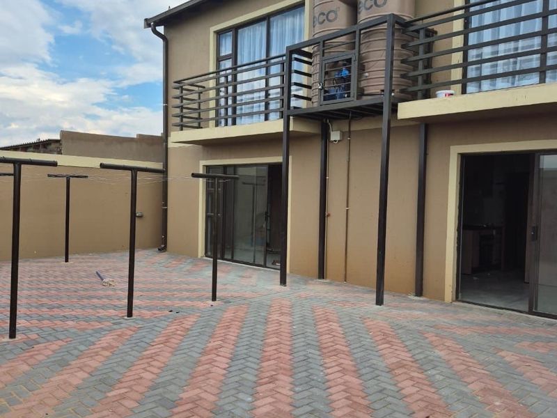 Apartment Rental Monthly In Soweto - Photo 2