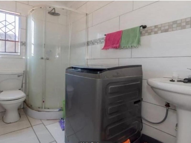 House For Sale In Benoni - Photo 7
