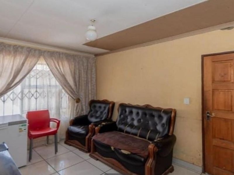 House For Sale In Benoni - Photo 3