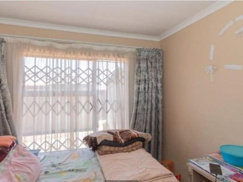 House For Sale In Benoni - Photo 9