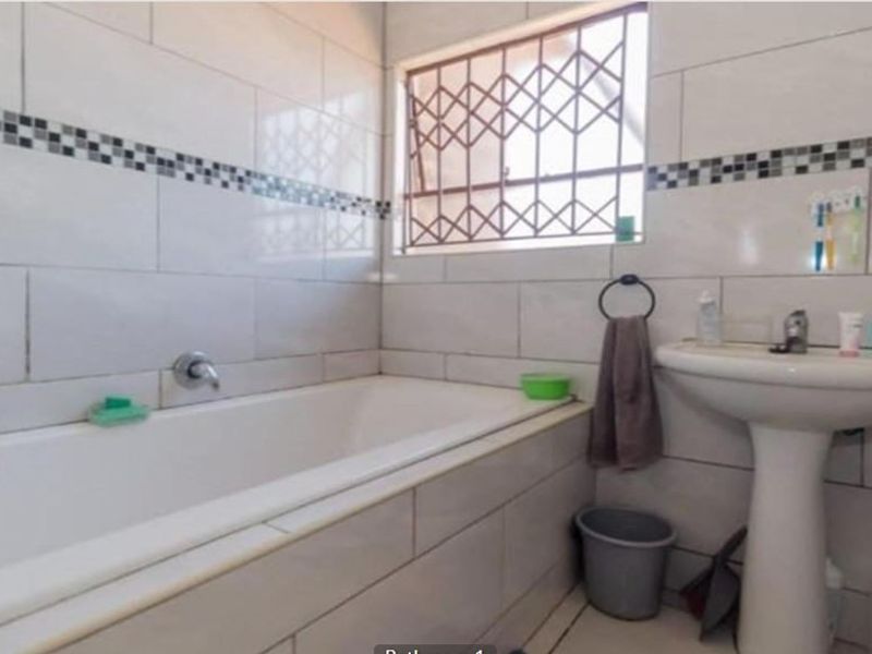 House For Sale In Benoni - Photo 10