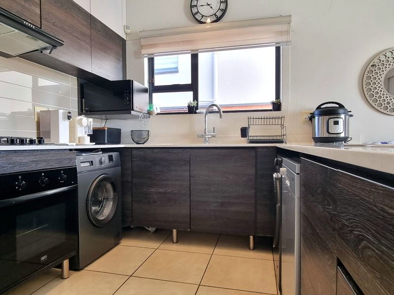 Apartment For Sale In Johannesburg - Photo 8