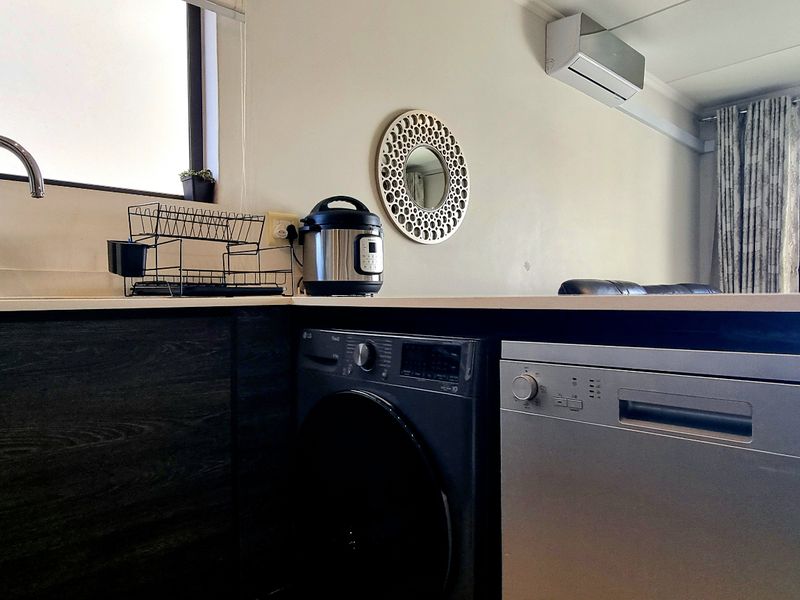 Apartment For Sale In Johannesburg - Photo 7