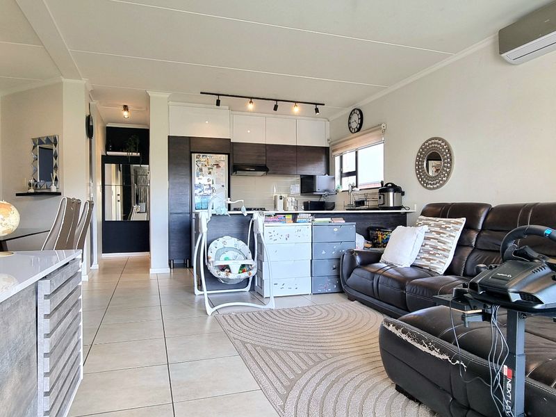 Apartment For Sale In Johannesburg - Photo 4