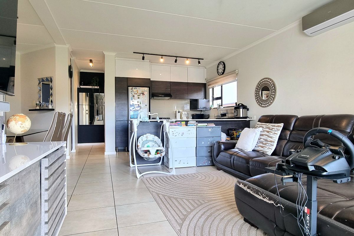 Apartment For Sale In Johannesburg - Photo 4