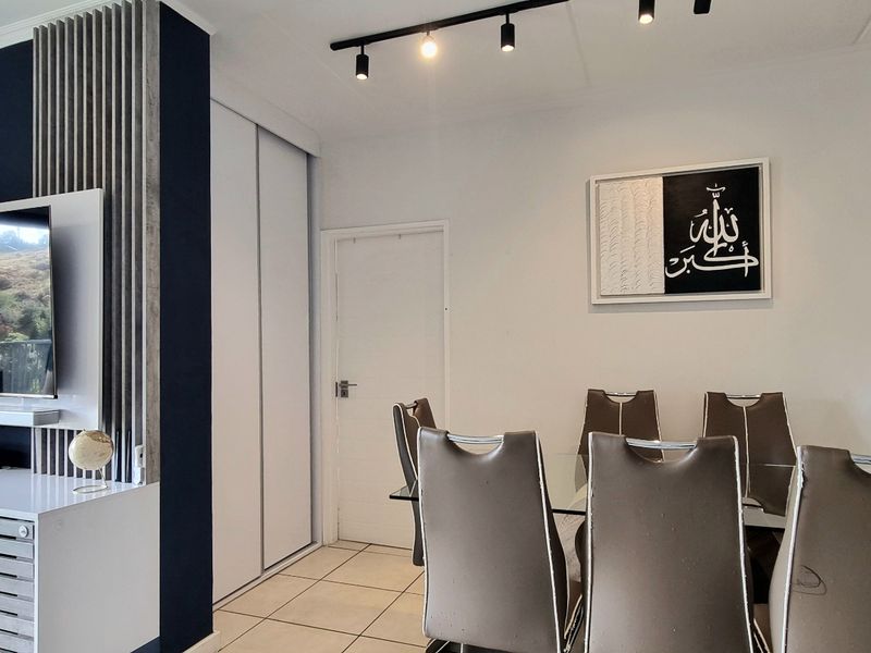 Apartment For Sale In Johannesburg - Photo 5