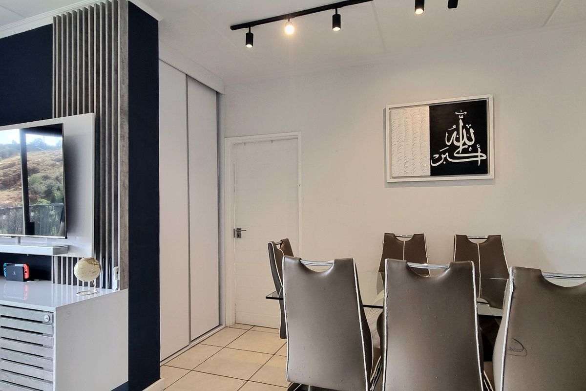 Apartment For Sale In Johannesburg - Photo 5