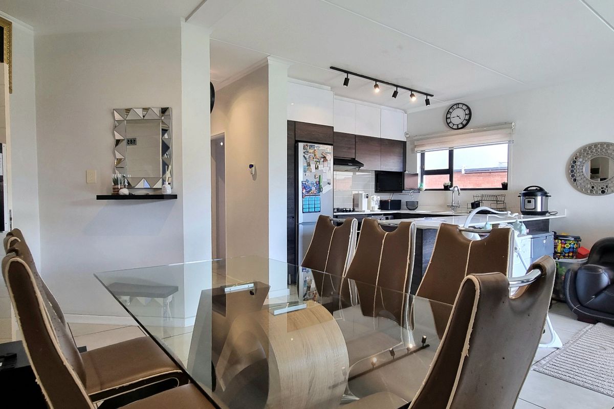 Apartment For Sale In Johannesburg - Photo 2