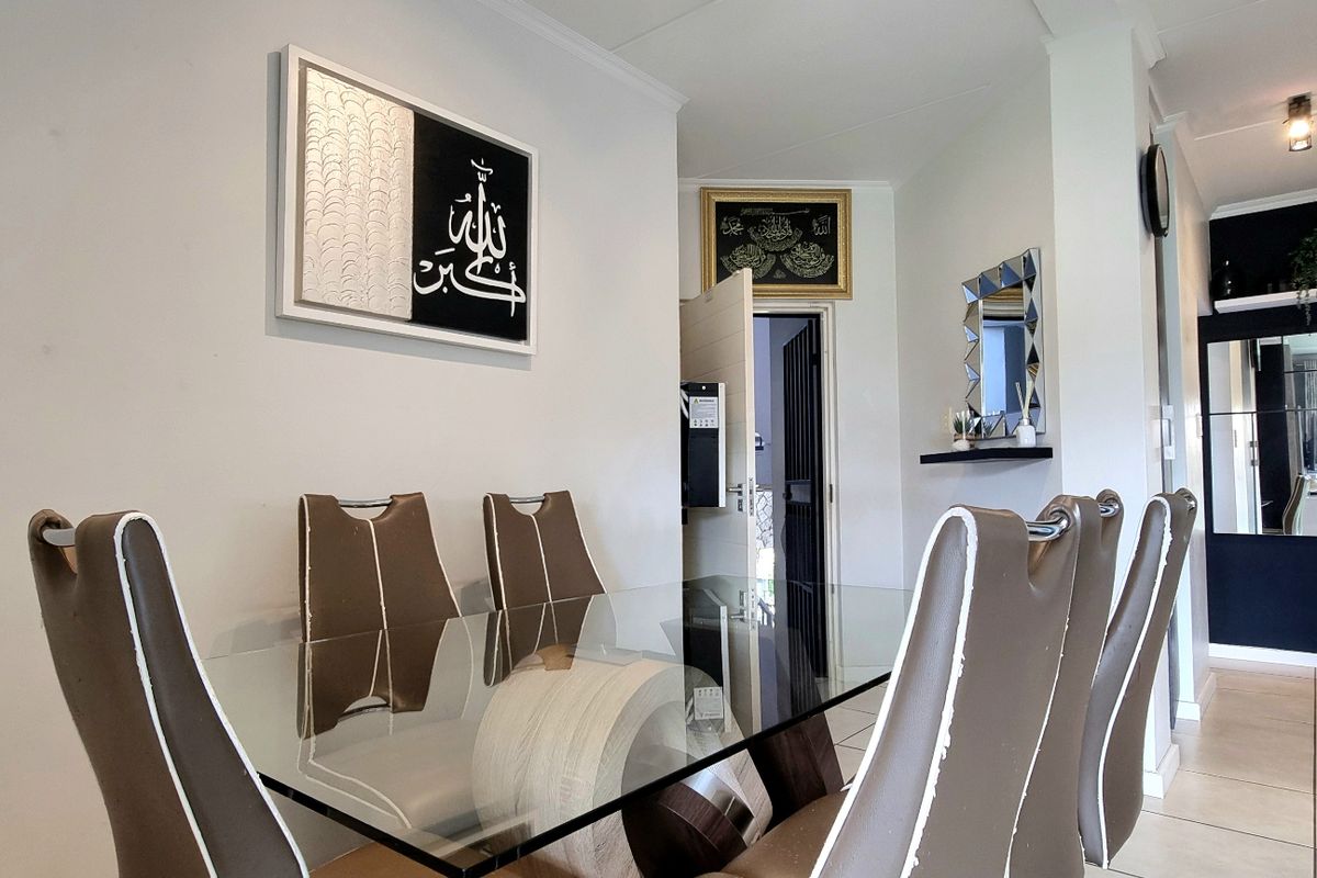 Apartment For Sale In Johannesburg - Photo 3
