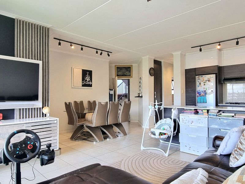 Apartment For Sale In Johannesburg - Photo 1