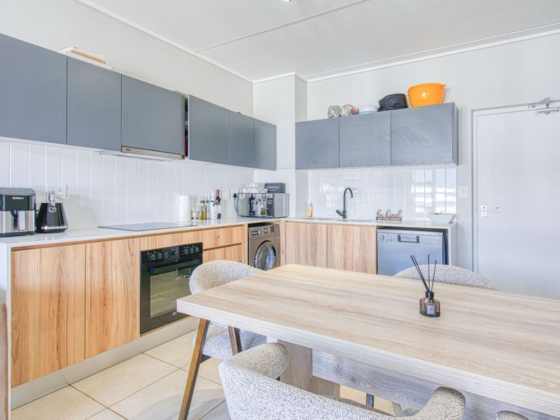 Townhouse For Sale In Johannesburg - Photo 6
