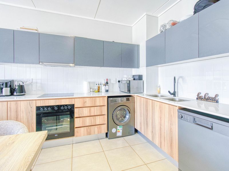 Townhouse For Sale In Johannesburg - Photo 9