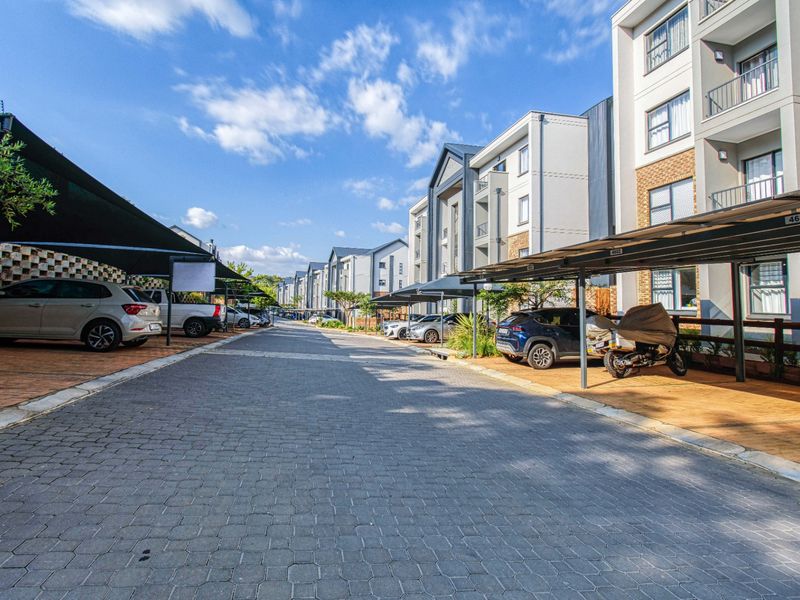 Townhouse For Sale In Johannesburg - Photo 2